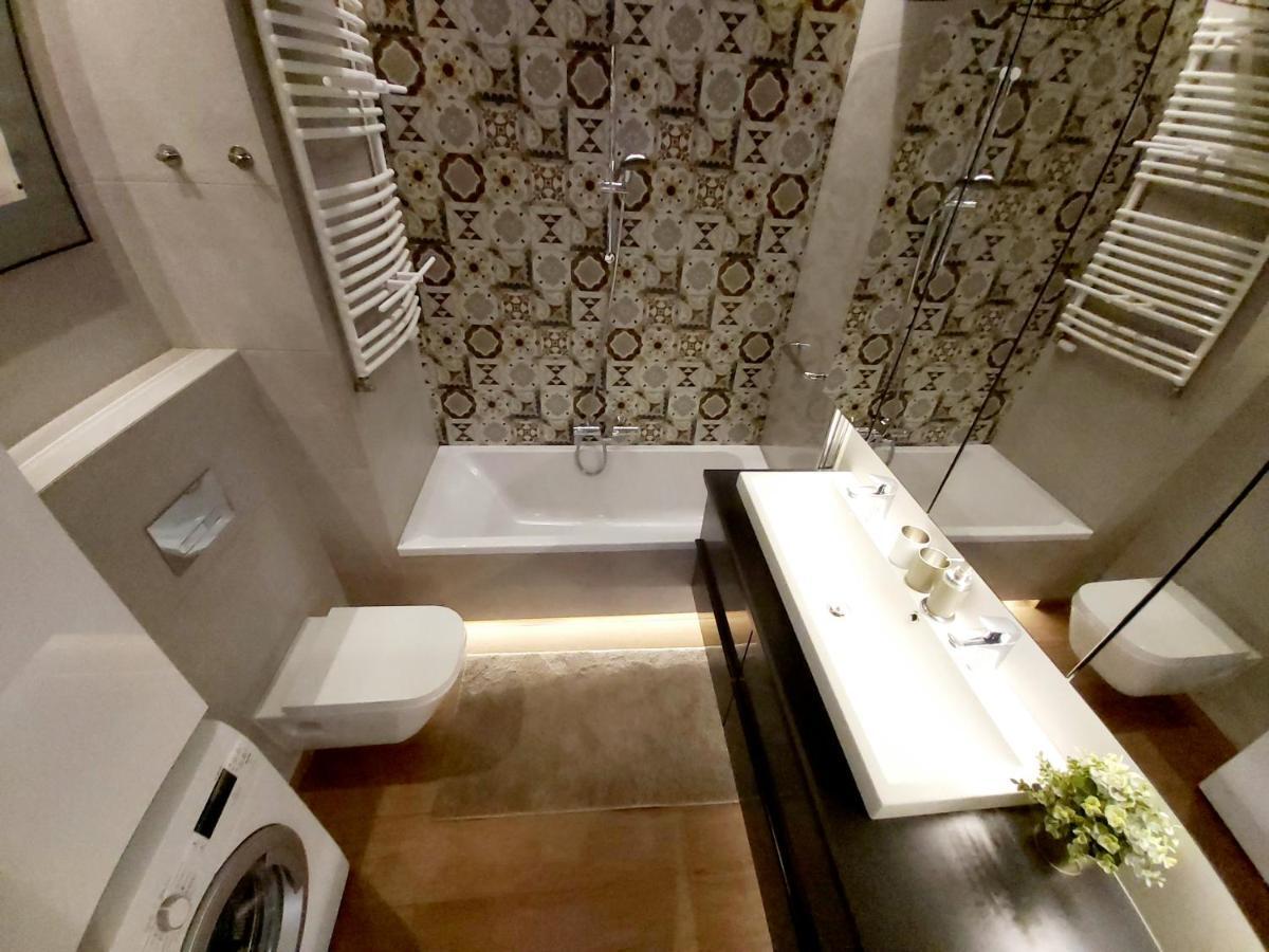 Siedmiogrodzka - Most Handy Location, Aircon & Garage Free Apartment Warsaw Exterior photo